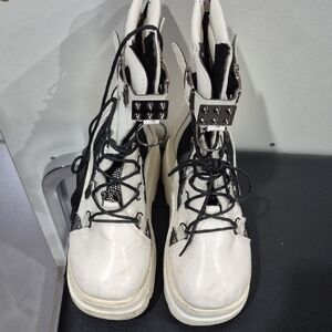 Stylish White Women's Boots